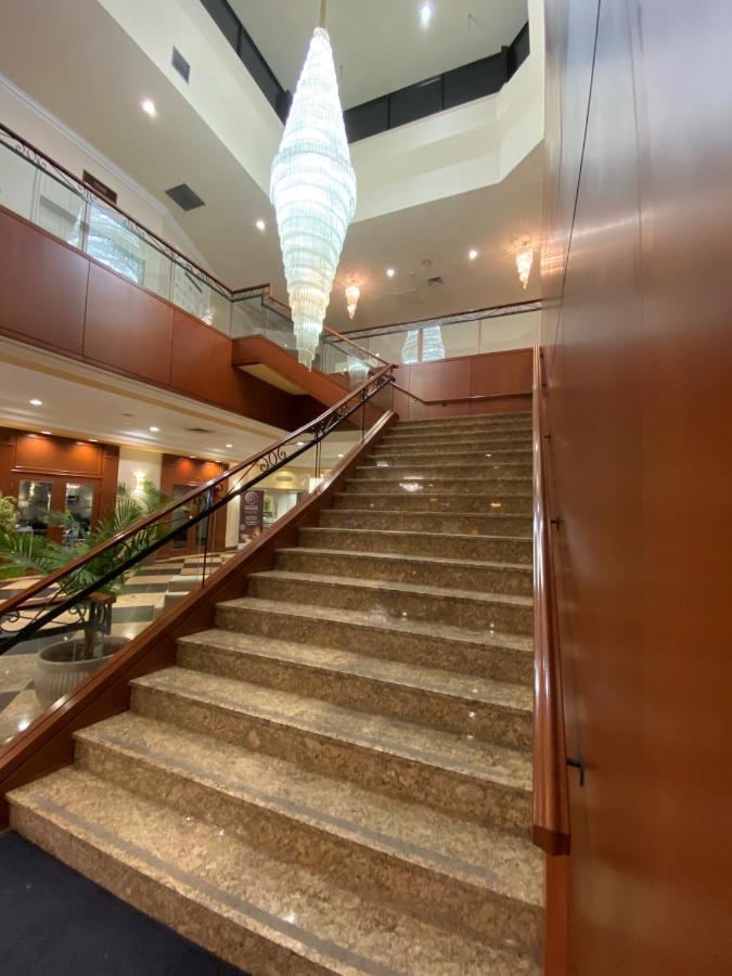 Hotel Universel Монреаль Экстерьер фото